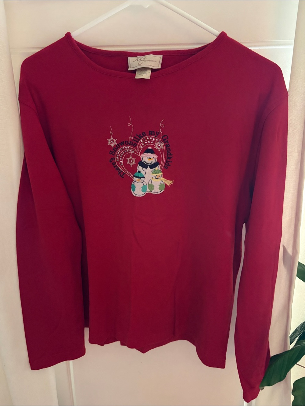 M&C Sportswear Women’s Red T-shirt “There’s Snowone Like My Grandkids”, Size PL